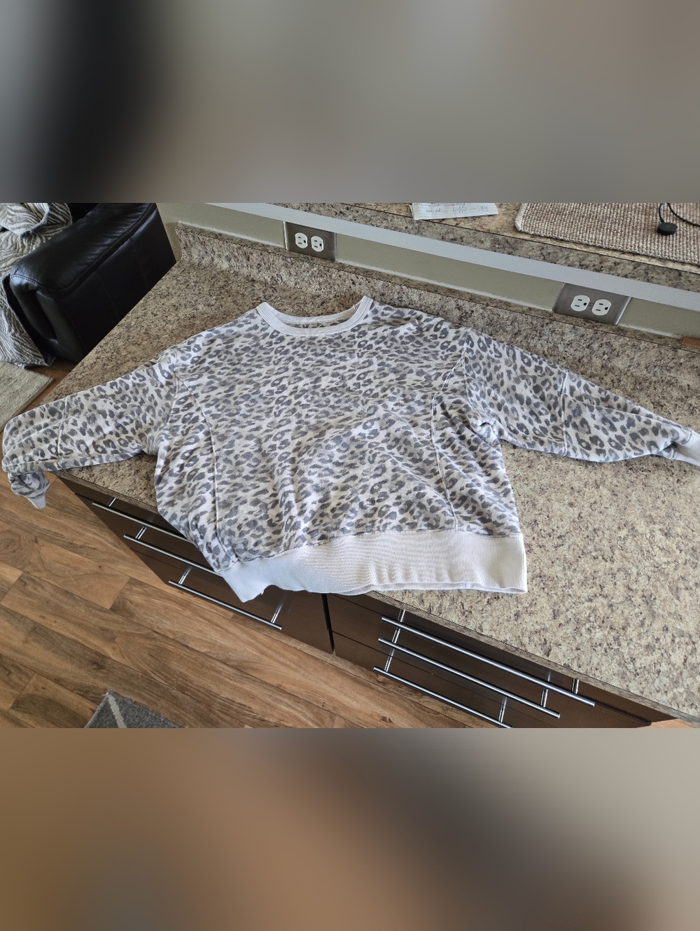 EUC AERIE LEOPARD ANIMAL PRINT SWEATSHIRT, SIZE MEDIUM